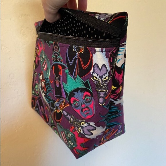 Disney villains Ursula travel bag set - Picture 4 of 5